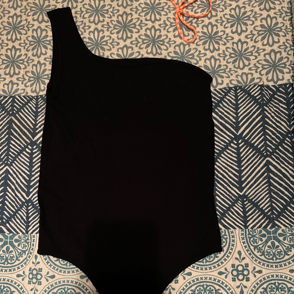 One shoulder tank
